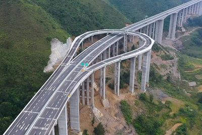 Jalan Tol di China Ini Miliki Lokasi Putar Balik yang Sangat Aman!