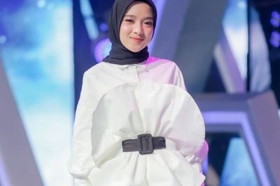 Nissa Sabyan Unggah Foto Kece Lagi Manggung tapi Kolom Komentar Dimatikan, Capek Dihujat?