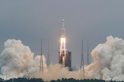 Puing-puing Roket Tiongkok Jatuh di Bumi, NASA Ngamuk
