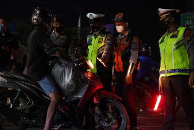 Kini Polri Libatkan Anggota Bersenjata Api di Pos Penyekatan Mudik