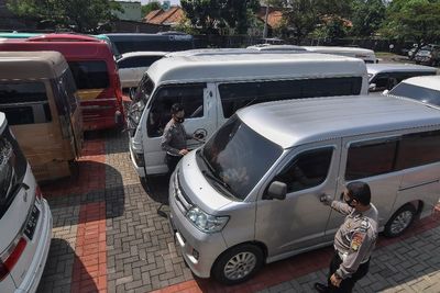 FOTO: Polres Metro Bekasi Amankan Travel Gelap