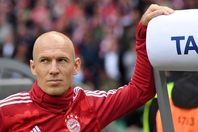 Belum Habis! 7 Legenda Sepak Bola yang Comeback Usai Nyatakan Pensiun