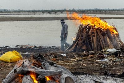 Mayat-mayat Mengambang di Sungai Gangga Hantui Rakyat India
