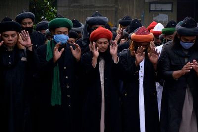 FOTO: Shalat Idul Fitri Jamaah An Nadzir