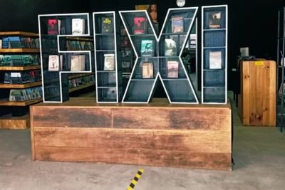 Toko Ini Memberikan Buku Gratis kepada Siapa Saja yang Sudah Mendapatkan Vaksinasi