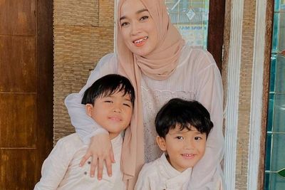 Lebaran Tanpa Ayus, Ririe Fairus Unggah Foto Bahagia Bareng Anak: Adem Banget Lihatnya
