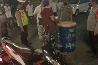 Polda Metro Jaya Berjuang Cegah Kerumunan Masyarakat di Malam Takbiran