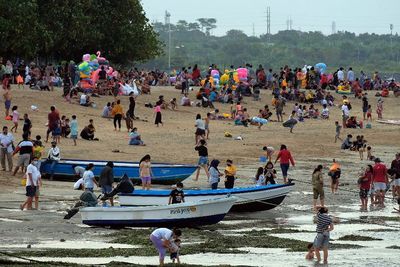 Foto: Ramainya Warga yang Berwisata di Pantai Sanur Bali saat Lebaran