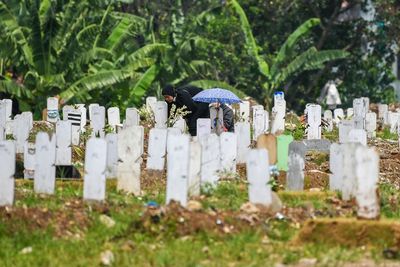 Anies Izinkan Warga DKI Jakarta Ziarah Kubur Mulai Senin Mendatang