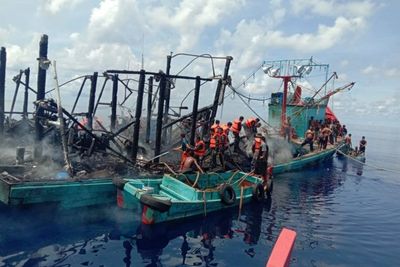 27 ABK Selamat Usai KM Sinar Mas Hangus Terbakar di Tengah Laut Natuna Berhasil Dievakuasi