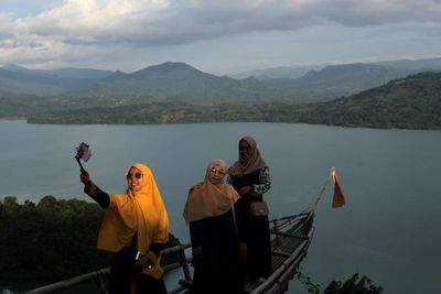 FOTO: Wisata Alam Bukit Bollangi Gowa