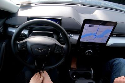 Ford akan Patenkan Iklan Pop-up dalam Sistem Infotainment!