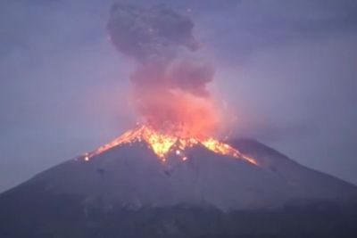 Minggu Pagi, Gunung Merapi Luncurkan Guguran Lava Pijar Hingga 1000 Meter