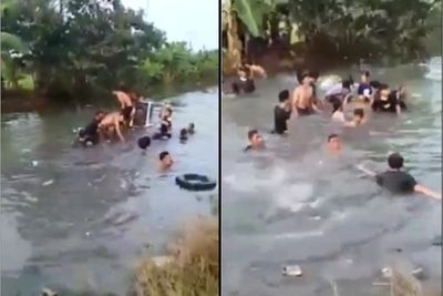 Mobil Pick Up Bawa Penumpang Nyemplung ke Sungai Karawang, 1 Orang Tewas dan 8 Luka-luka