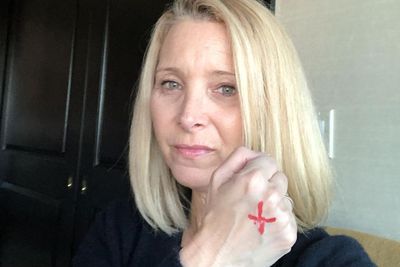 Anaknya Lisa Kudrow Pernah Mengira Bahwa Jennifer Aniston Ibunya