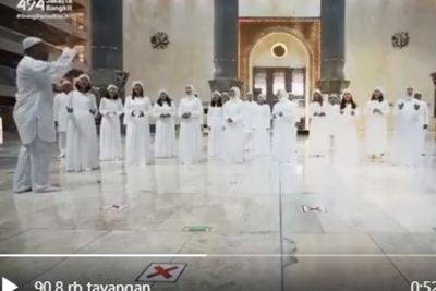 Paduan Suara Jakarta Youth Choir Nyanyi di Dalam Masjid Istiqlal, Netizen: Nyesek Banget