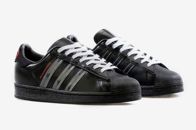 Melihat Tampilan PLEASURES x Adidas Superstar Terbaru!