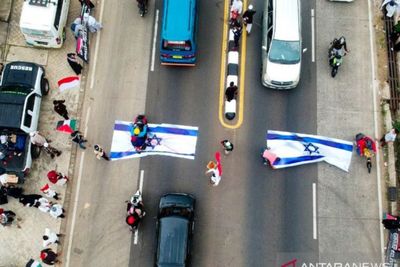 Aksi Bela Palestina di Bogor, Bendera Israel Diletakkan di Jalan Raya