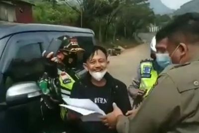 Gak Marah-marah dan Memaki, Epy Kusnandar Justru Tertib saat Disetop di Pos Penyekatan