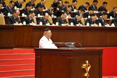 Selain Celana Jeans, Kim Jong-un Larang Rakyat Korea Utara Potong Rambut Mullet