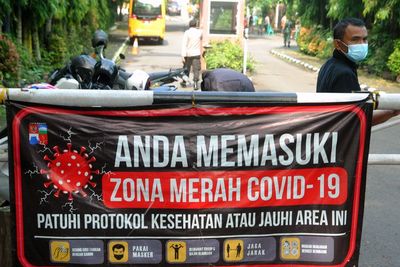 Kasus Covid-19 di RI Melonjak Lagi, Satgas Minta Masyarakat Tak Berkerumun dan Bepergian