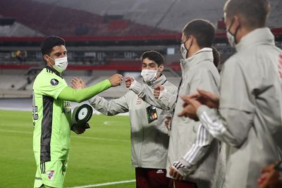 Banyak Pemain Terinfeksi Covid-19, Tim Argentina Ini Bikin Gelandang Jadi Kiper Dadakan