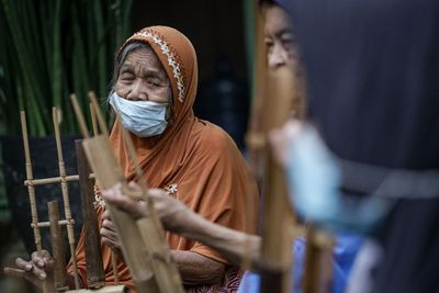 FOTO: Latihan Angklung Lansia di Rumah Rehabilitas