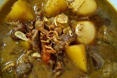 Coba Buat Semur Daging dan Kentang Yuk di Rumah