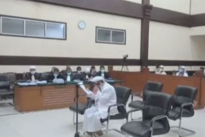 Jadi Terdakwa Kasus Kerumunan, Air Mata Rizieq Shihab Menetes Saat Bacakan Pembelaan