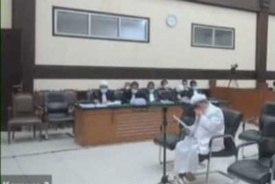 Rizieq Menangis Bacakan Pledoi Hingga Bawa Nama Ahok, Klaim Medan Juang Bela Agama