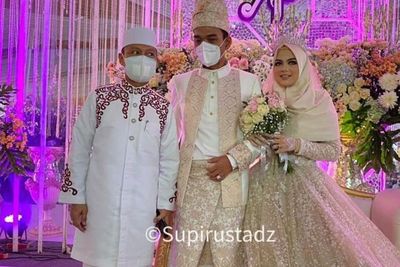 Potret Pernikahan UAS dan Fatima Az Zahra, Resepsi Digelar Tertutup di Unida Gontor