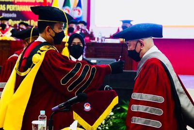 Ryamizard Ryacudu Raih Gelar Doktor Honoris Causa dari Unhan