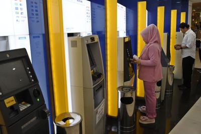 Jangan Kaget, Tarik Tunai dan Cek Saldo di ATM Bank BUMN akan Kena Tarif, Ini Alasannya