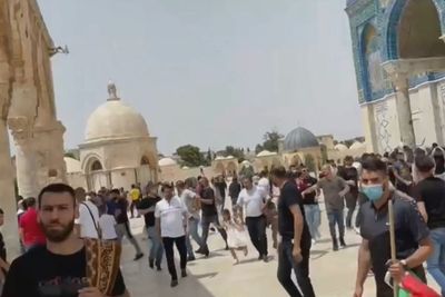Baru Gencatan Senjata, Israel Serbu Warga Palestina Saat Salat Jumat di Masjid Al-Aqsa