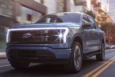 Ford F-150 Lightning Resmi Meluncur di Harga Rp573,6 Jutaan, Tantang Tesla Cybertruck!