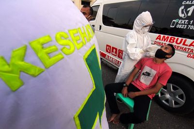 FOTO: Tes Usap Antigen Supir Lintas Aceh Sumut