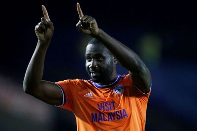 Bek Cardiff City Sol Bamba Umumkan Sembuh dari Kanker