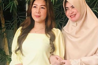 Ibu Larissa Chou dan Alvin Faiz Saling Bergandengan saat Anak Cerai, Bikin Netizen Adem