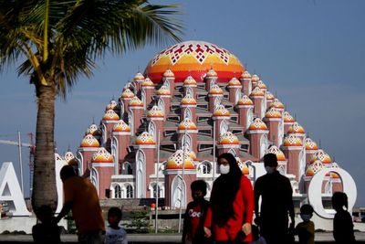 FOTO: Pembangunan Masjid 99 Kubah di Makassar