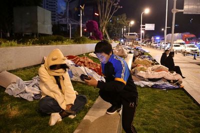 China Diguncang Gempa Besar Dua Kali Sejak Kemarin