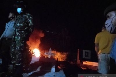 Nekat! Warga Aek Tampang Padangsidimpuan Bongkar dan Bakar Makam Korban Positif Covid-19