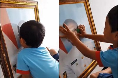 Bikin Haru, Anak Serda Dwi Nugroho Kru KRI Nanggala Rindu, Pandangi dan Cium Foto Ayahnya