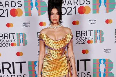 Disebut Fitnah Yahudi, Dua Lipa Semprot Media The New York Times