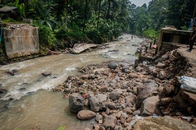 FOTO: Jembatan Antardesa di Lebak Putus