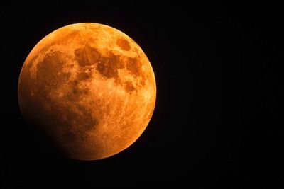 Cara Melihat Super Blood Moon 26 Mei hingga Mitos Ibu Hamil dengan Gerhana Bulan