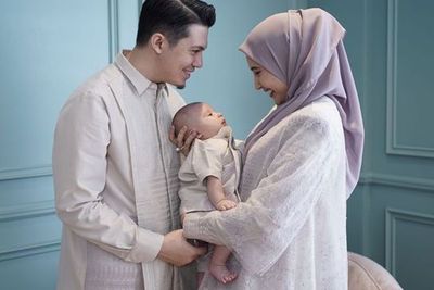 Potret Irwansyah Gendong Anak ke Mal Dikritik: Kasihan Kakinya, Tulang Bayi Belum Kuat