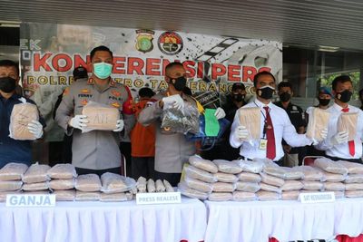 65 Kg Ganja Diamankan Polisi di Tangerang-Jakpus, Modusnya Jasa Pengiriman Paket