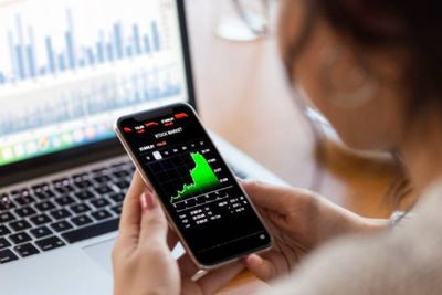 Cara Bermain Saham yang Aman untuk Pemula, Dijamin Cuan!