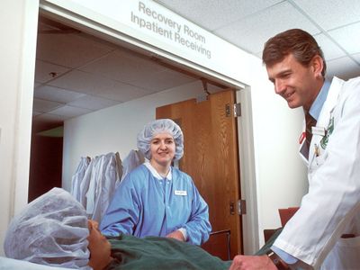 Benarkah Bidan Merupakan Bawahan dari Dokter?