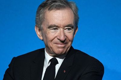 Pemilik Louis Vuitton, Bernard Arnault Kalahkan Jeff Bezos dan Jadi Orang Terkaya di Dunia